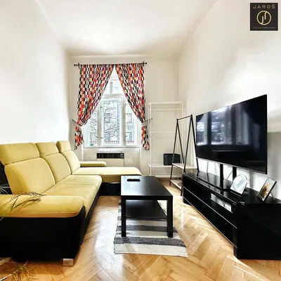 Хол; гледка, естествена светлина, модерен стил, дървен под