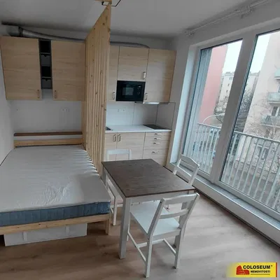 Кухня; гледка, естествена светлина