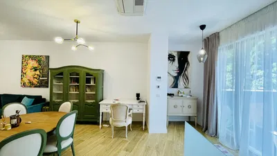 Obývačka; moderný štýl, prirodzené svetlo, drevená podlaha