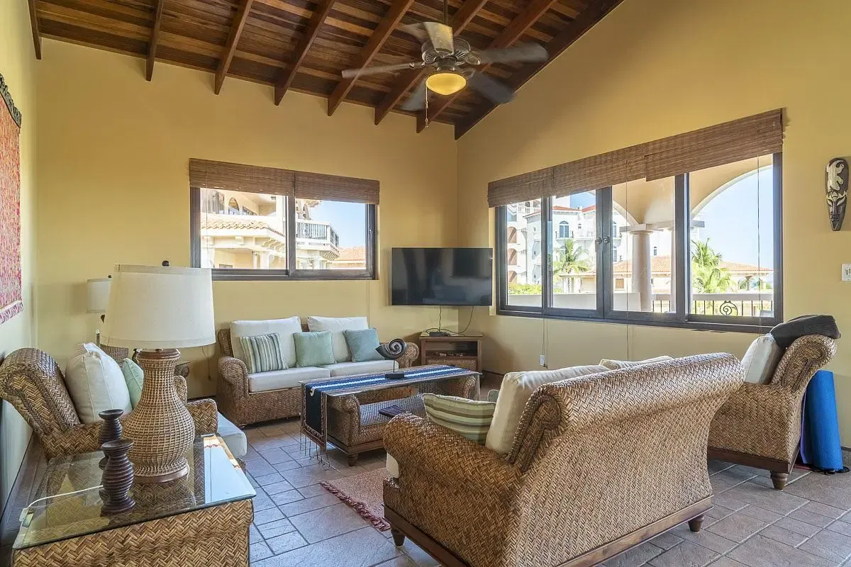 Wohnzimmer; blick, tageslicht, rustikaler stil