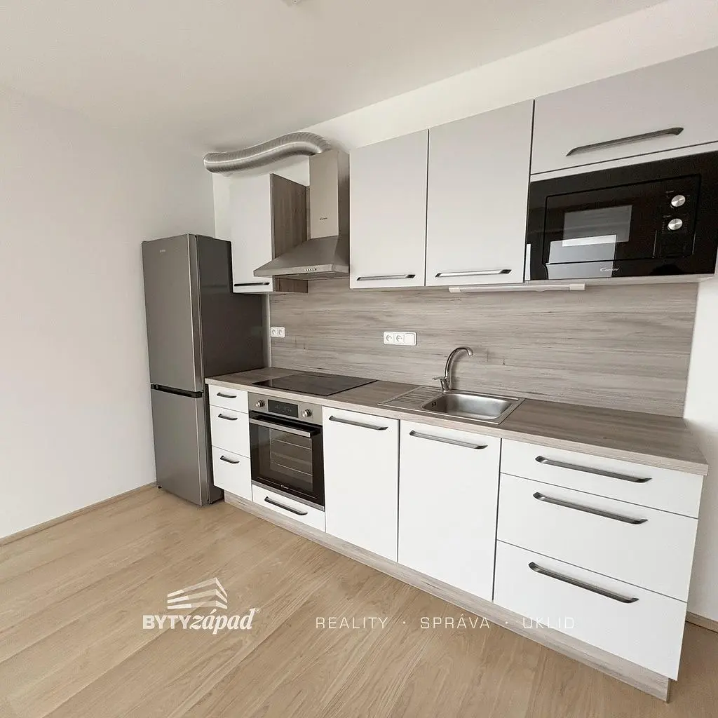 Küche; küchengeräte, renoviert, fliesenboden