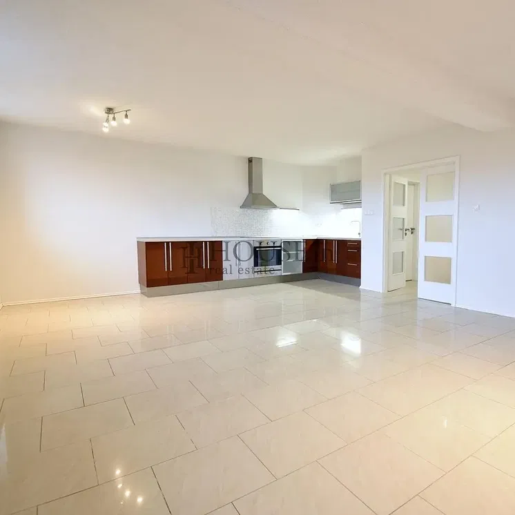 Kitchen; tile floor, kitchen appliances, natural light, renovated