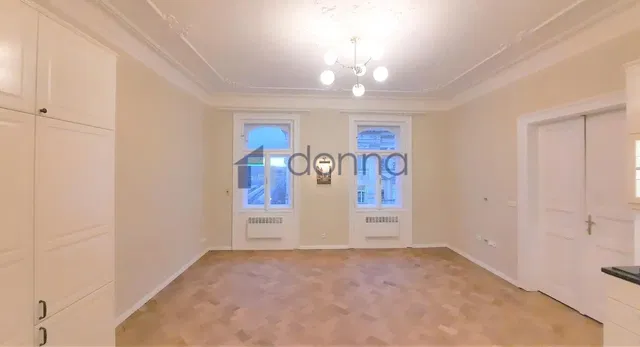 Salon; światło dzienne, wyremontowany