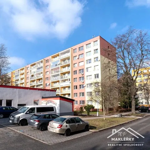 Dům a okolí; výhled