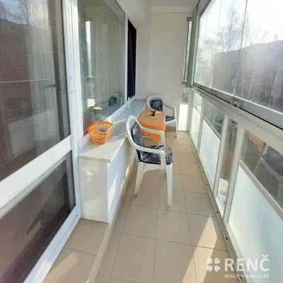 Balkon; fliesenboden, blick, tageslicht