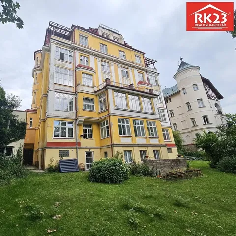 Къща и околности; гледка