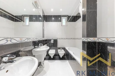 Baño; suelo de baldosas, renovado, luz natural, estilo moderno