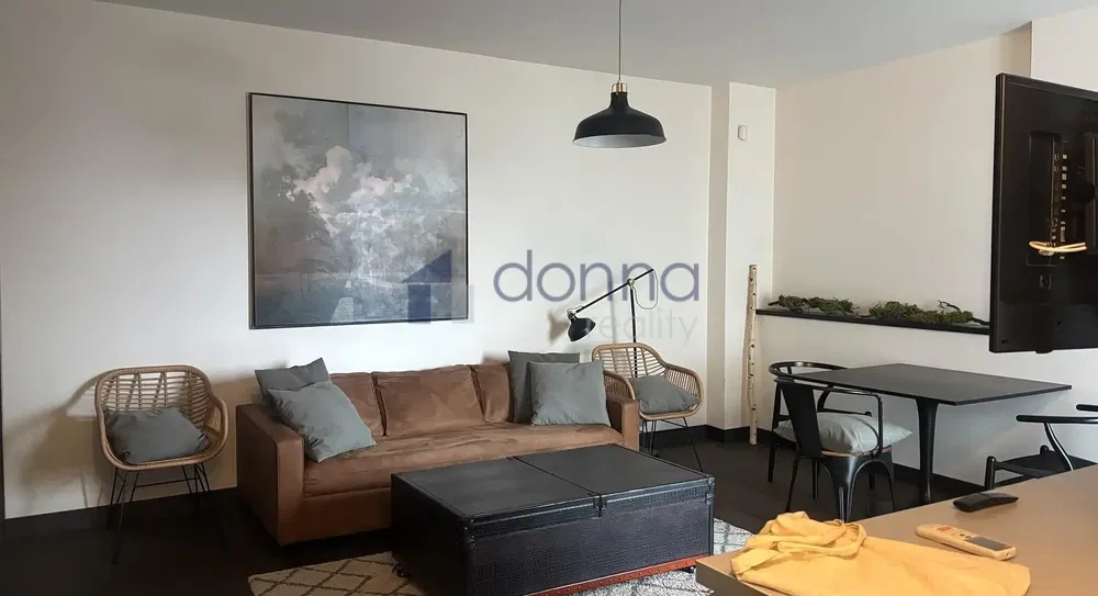 Living room; modern style, natural light