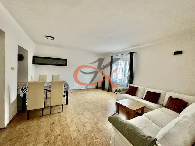 Wohnzimmer; tageslicht, fliesenboden