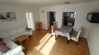 Salon; lumière naturelle, parquet