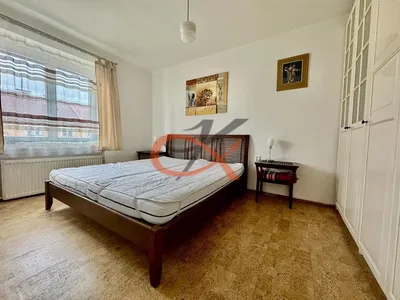 Chambre; parquet, lumière naturelle