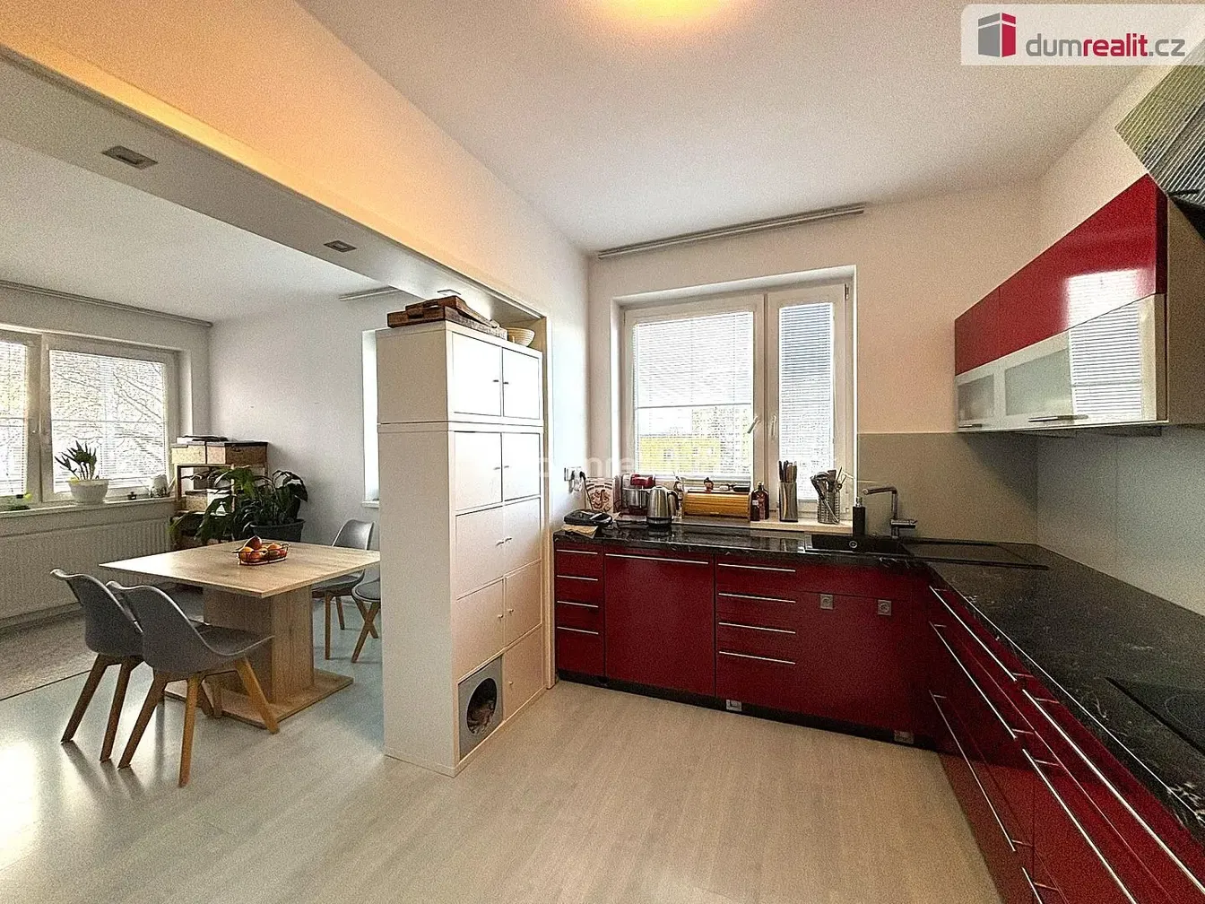 Küche; küchengeräte, tageslicht, moderner stil
