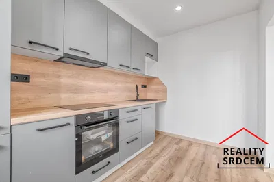 Кухня; кухненски уреди, ремонтиран, естествена светлина, модерен стил