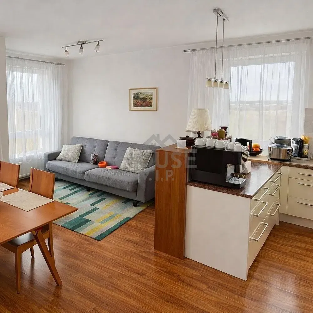 Кухня; гледка, естествена светлина