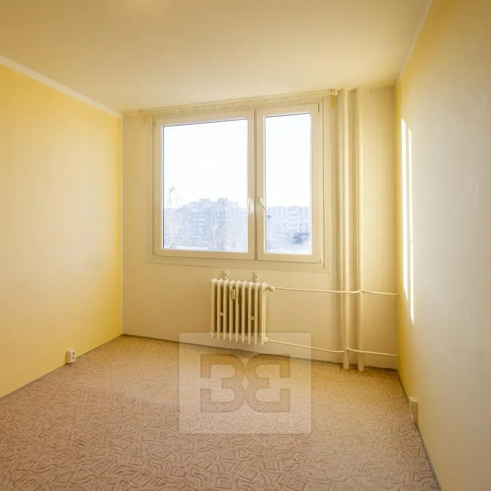 Bedroom; natural light, view