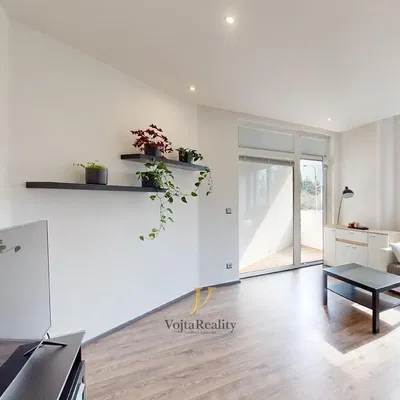 Хол; естествена светлина, модерен стил, дървен под