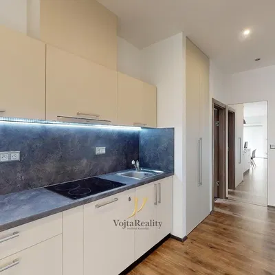 Кухня; кухненски уреди, естествена светлина, модерен стил