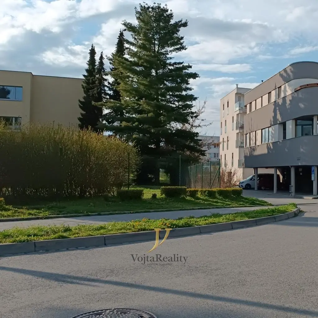 Къща и околности; гледка