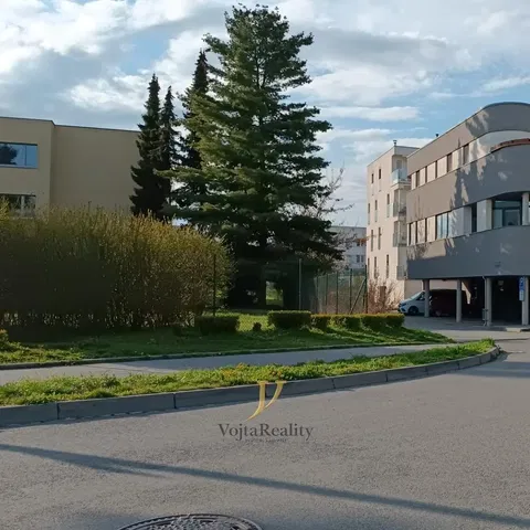 Къща и околности; гледка