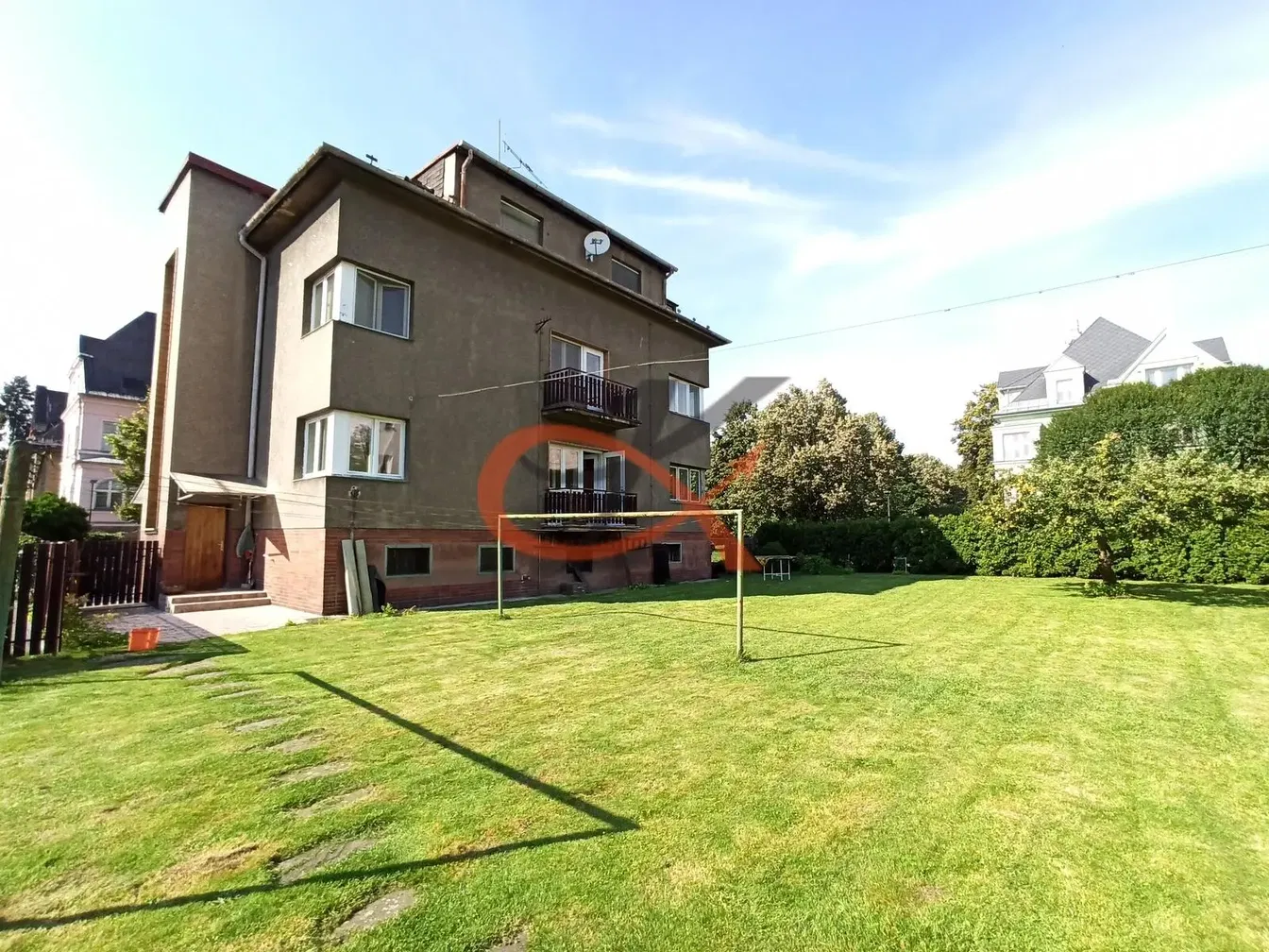 Къща и околности; гледка