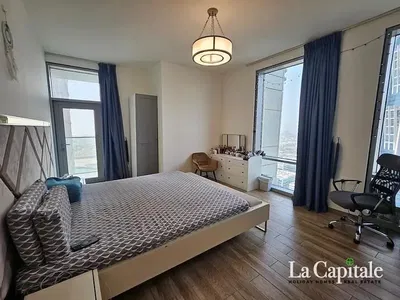 Ložnice; přirozené světlo, moderní styl