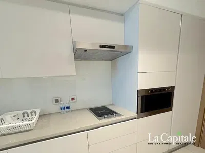 Cuisine; électroménager, rénové, lumière naturelle