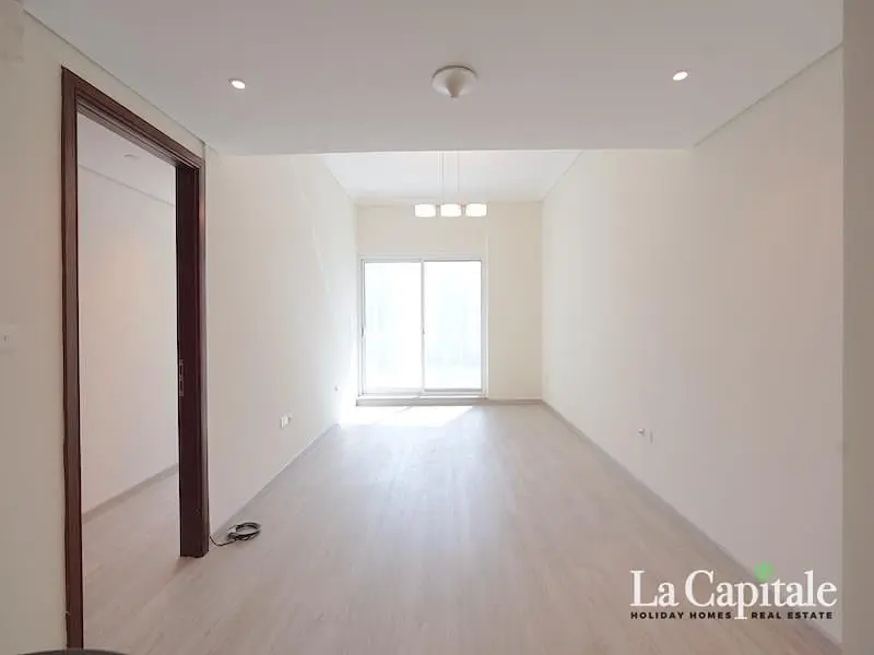 Salon; lumière naturelle, parquet