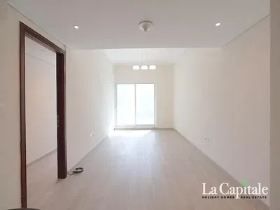 Salon; lumière naturelle, parquet