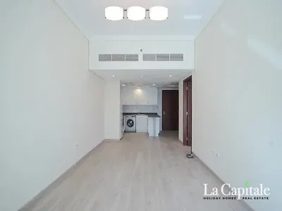 Salon; lumière naturelle, parquet, rénové