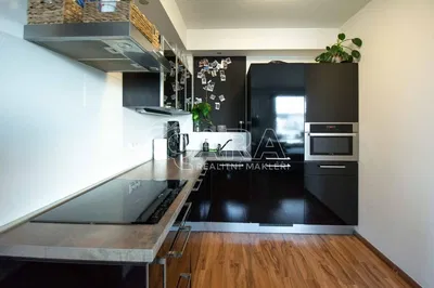 Κουζίνα; συσκευές κουζίνας, ανακαινισμένο, ξύλινο πάτωμα, φυσικό φως, μοντέρνο στυλ