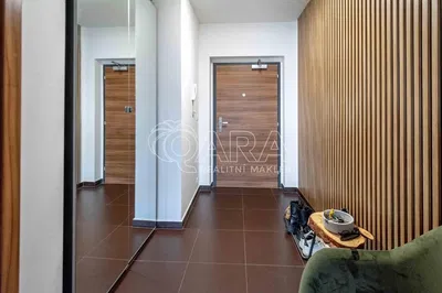 Γκαρνταρόμπα; πλακάκια