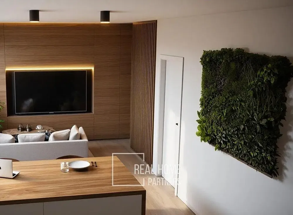 Хол; модерен стил, дървен под, естествена светлина, ремонтиран