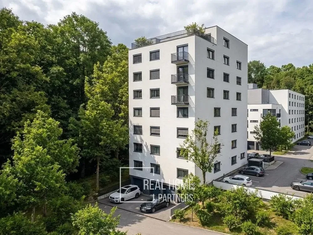 Къща и околности; гледка