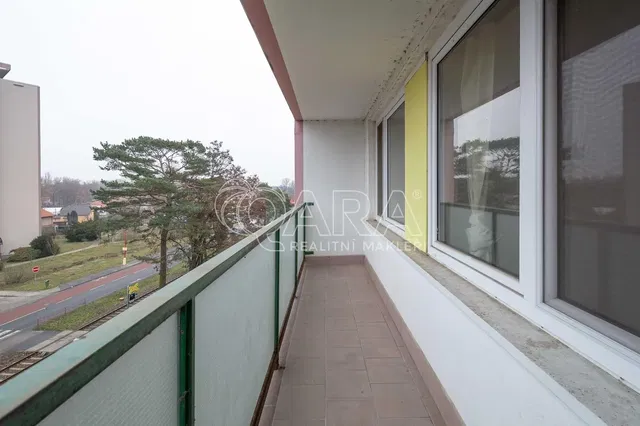 Varanda; vista, chão de azulejo