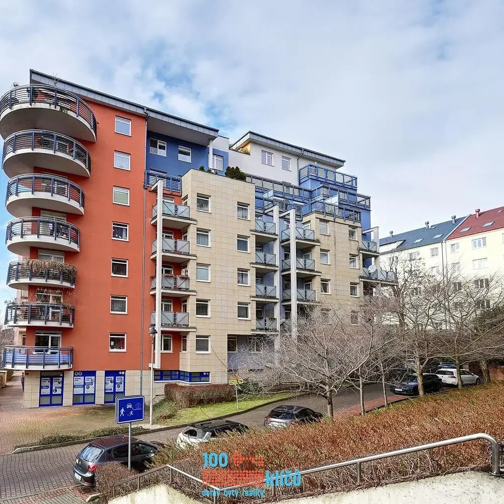 Къща и околности; гледка