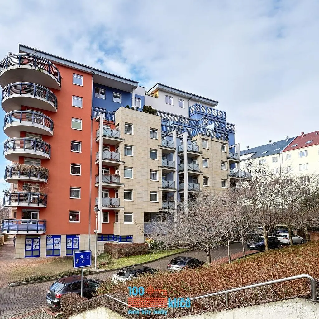 Къща и околности; гледка