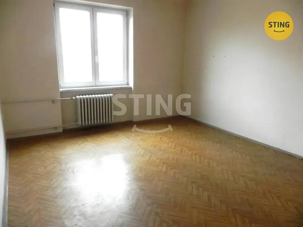 Altro; pavimento in legno, luce naturale