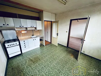 Kitchen; kitchen appliances, tile floor