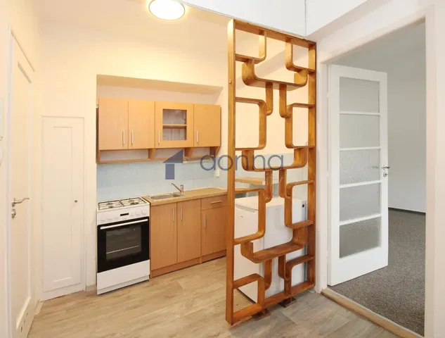 Кухня; кухненски уреди, естествена светлина