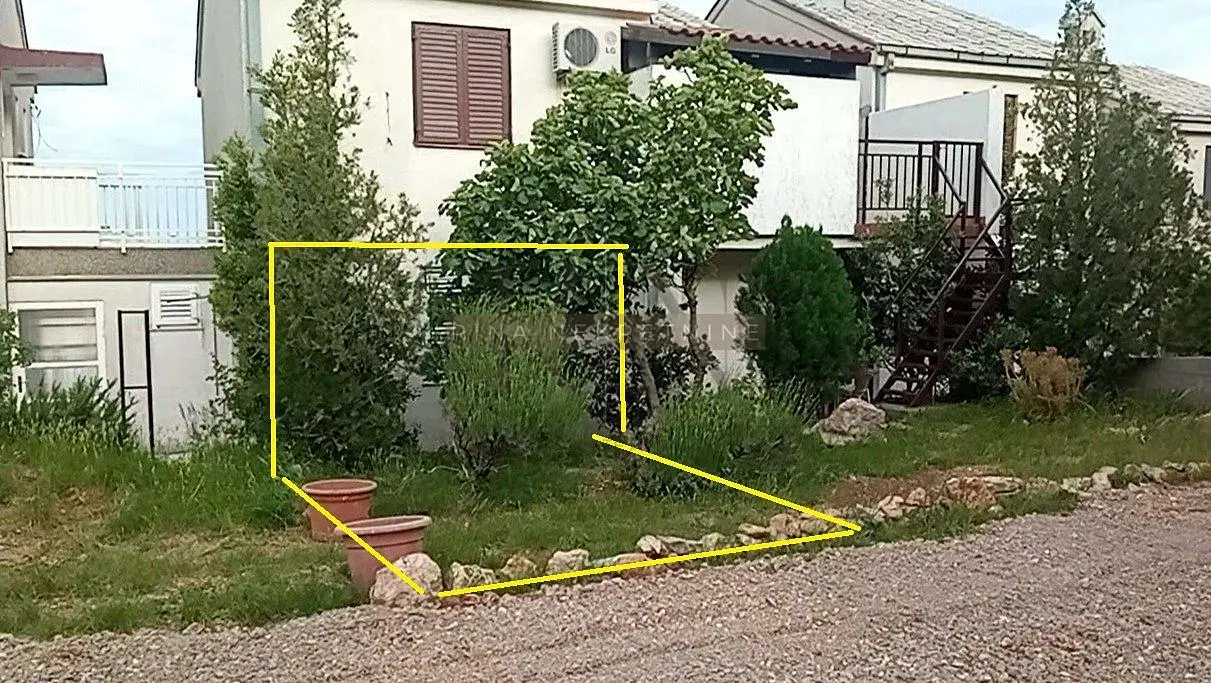 Dům a okolí; přirozené světlo