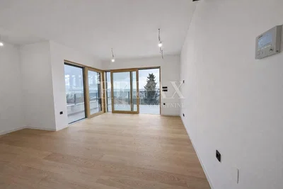 Soggiorno; vista, pavimento in legno, luce naturale, ristrutturato, stile moderno