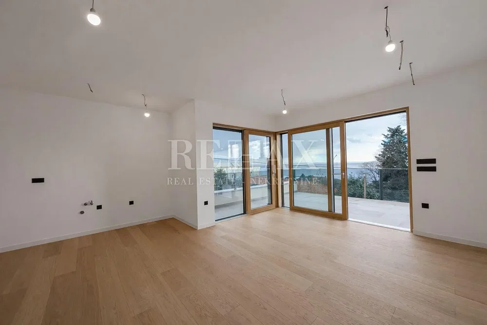 Soggiorno; vista, pavimento in legno, luce naturale