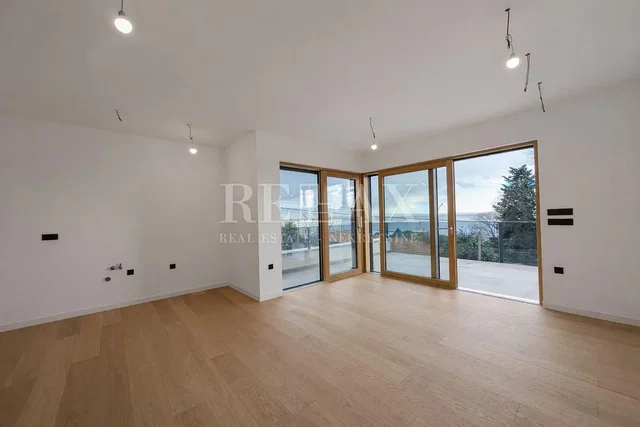 Soggiorno; vista, pavimento in legno, luce naturale