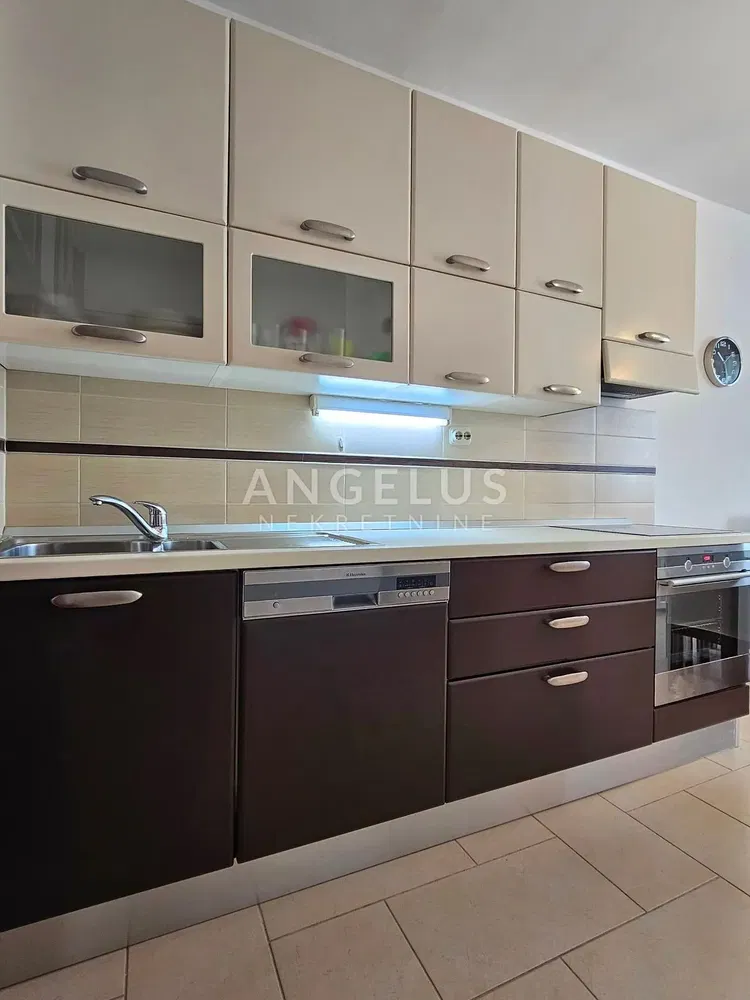 Cuisine; électroménager, carrelage, rénové