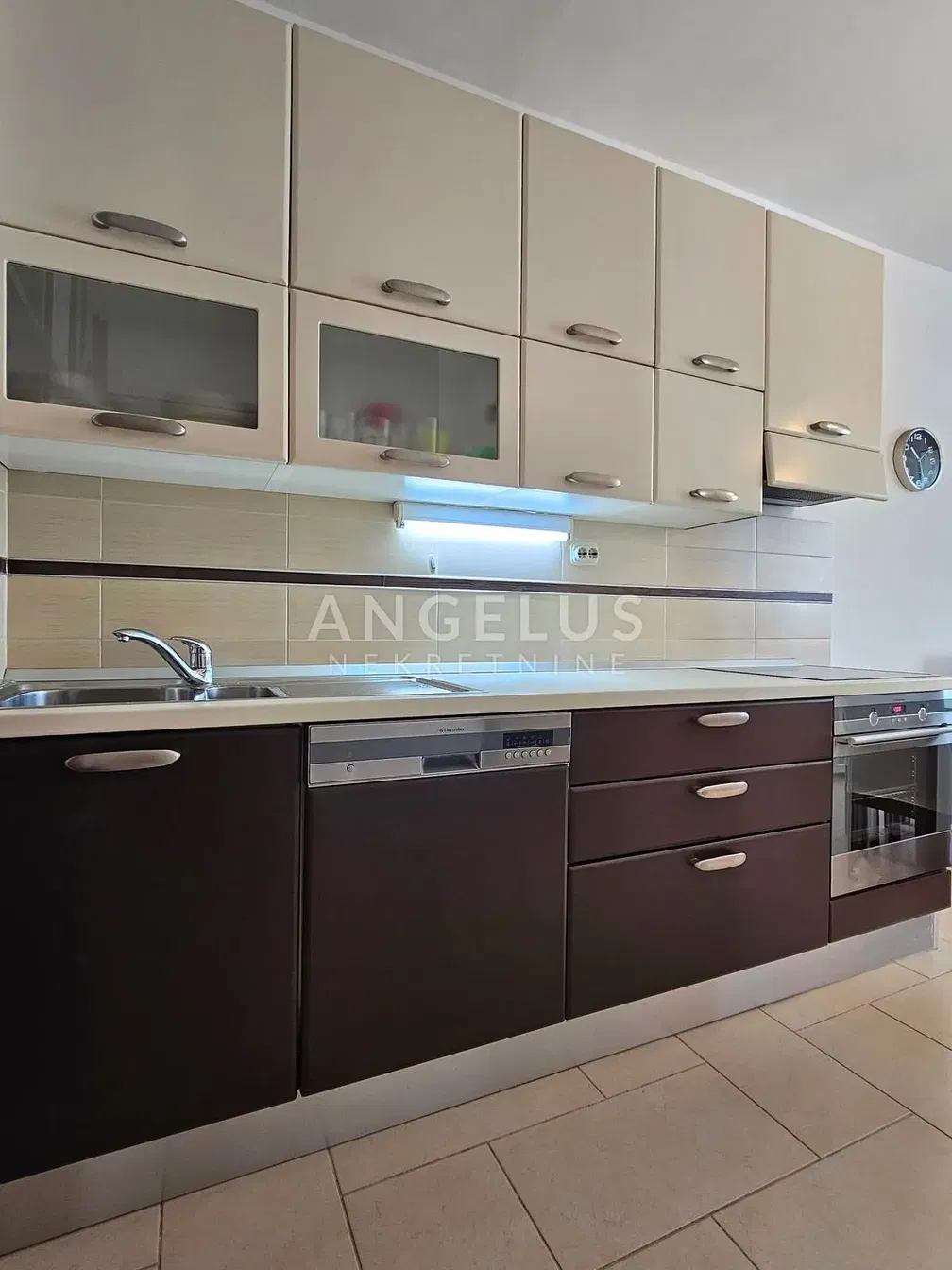 Cuisine; électroménager, carrelage, rénové