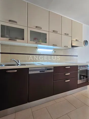 Cuisine; électroménager, carrelage, rénové