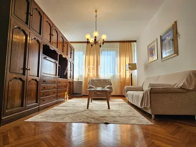 Salon; parquet, lumière naturelle