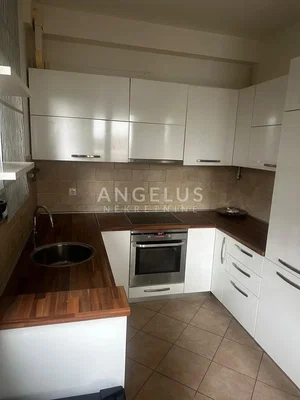 Küche; küchengeräte, fliesenboden, renoviert