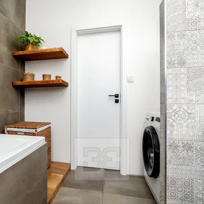 Баня; плочки, естествена светлина