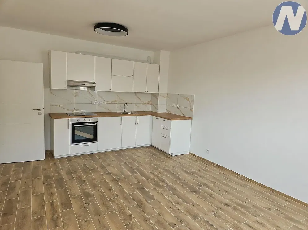 Küche; küchengeräte, fliesenboden, renoviert, tageslicht